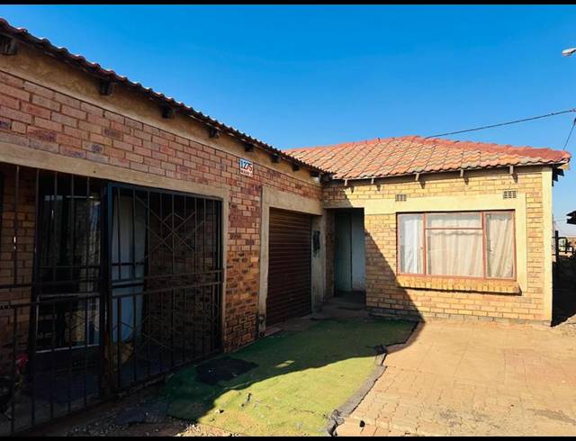 6 BEDROOM HOUSE FOR SALE IN RONDEBULT